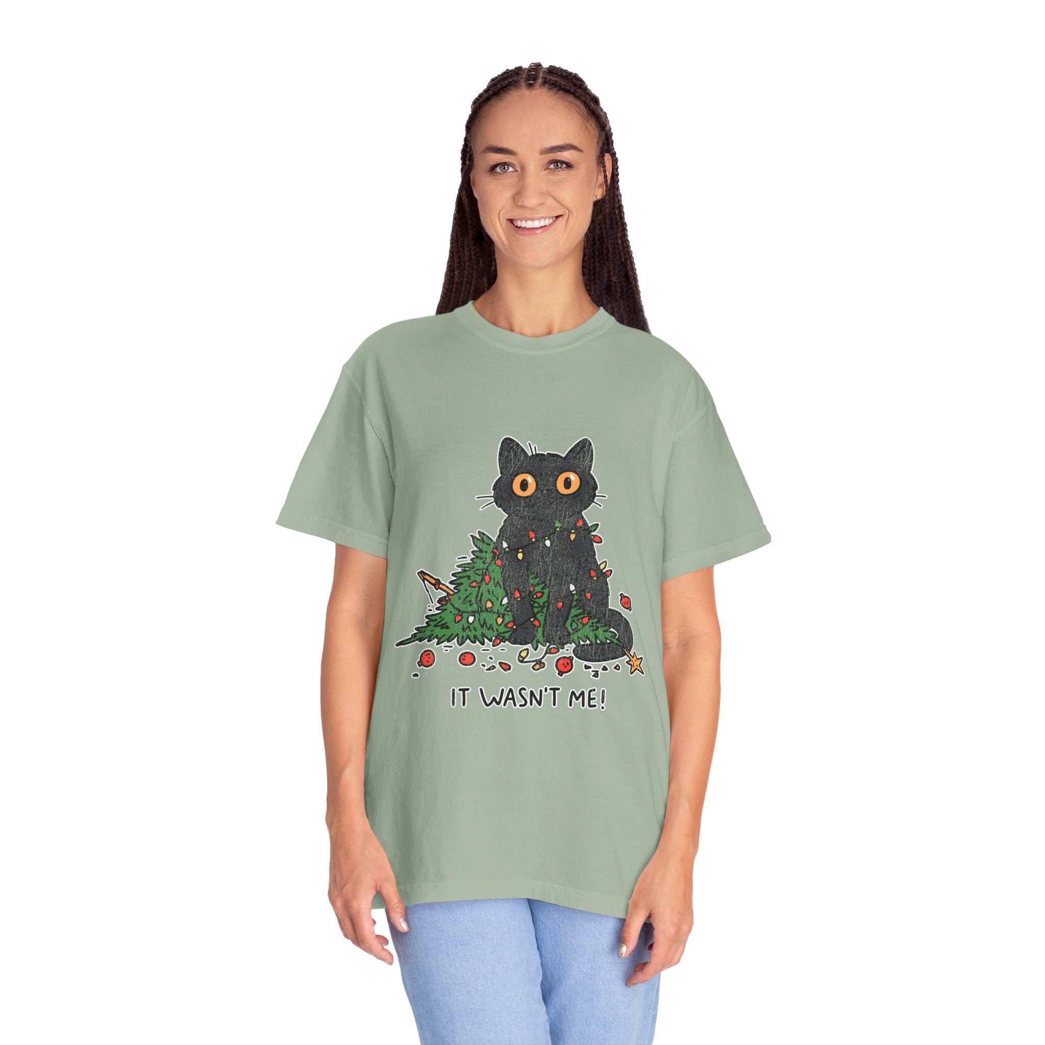 It Wasn't Me Black Cat Christmas Shirt, Funny Holiday T-Shirt, Mischievous Kitty Lights Tee, Gift for Cat Mom, Cat Dad, Christmas Party Top