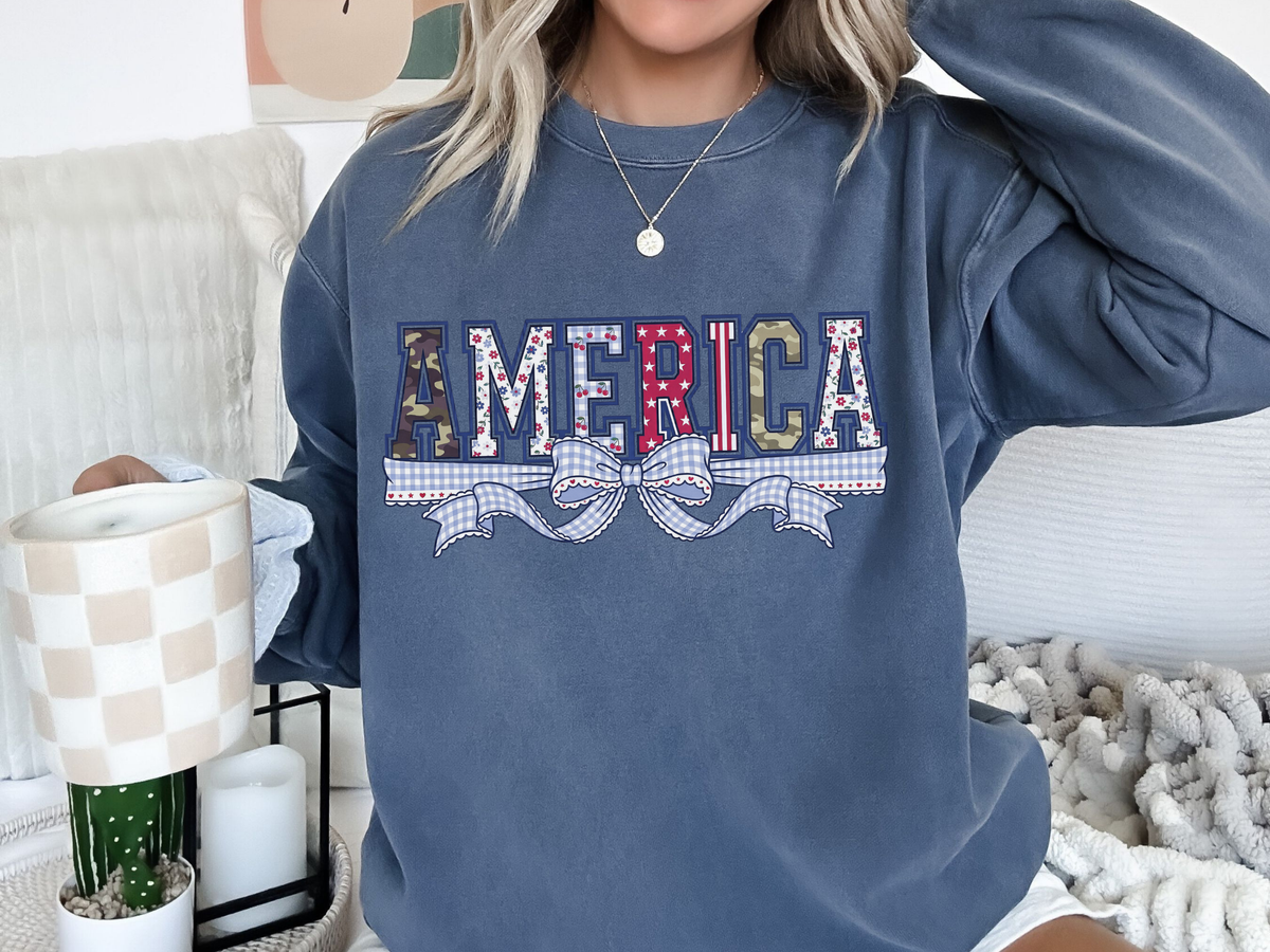 Patriotic America Bow Sweatshirt, Coquette USA Crewneck for Women, Vintage Americana Pullover, Fourth of July Sweatshirt Gift