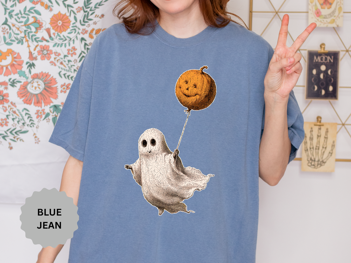 Cute Ghost Halloween Shirt, Pumpkin Balloon Graphic Tee, Vintage Spooky Season Gift for Women, Cozy October Fall Outfit for Ghost Lovers