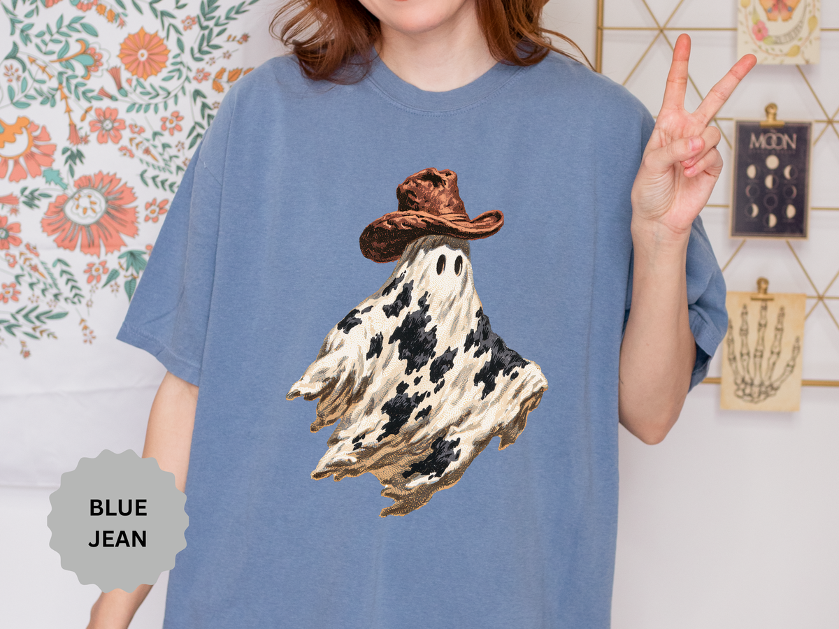 Western Ghost Halloween Shirt, Cowboy Hat Spooky Graphic Tee, Cute Vintage Fall Gift for Cowgirl, Country October Outfit for Women