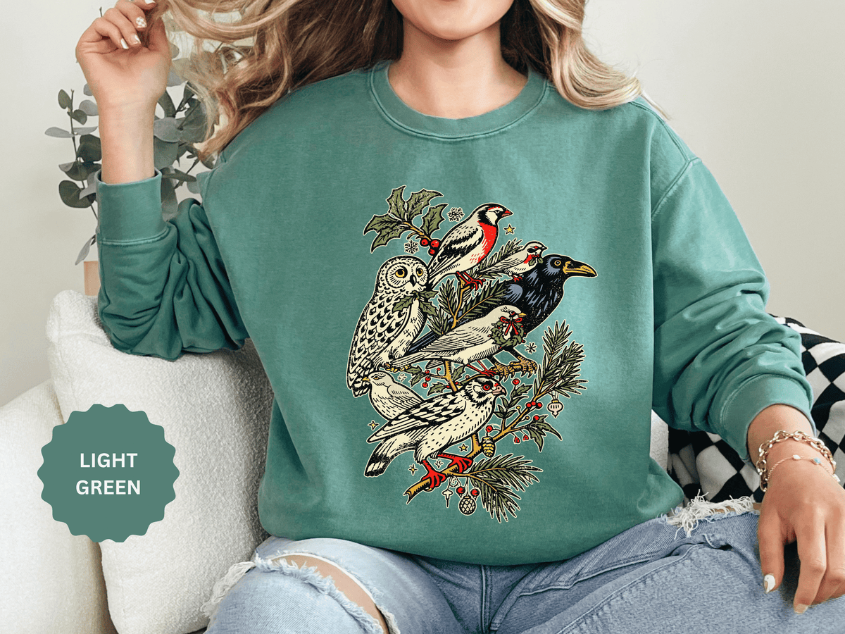 Winter Birds Graphic Sweatshirt, Vintage Woodland Pullover for Bird Lovers, Festive Nature Top, Cozy Christmas Gift for Birdwatchers