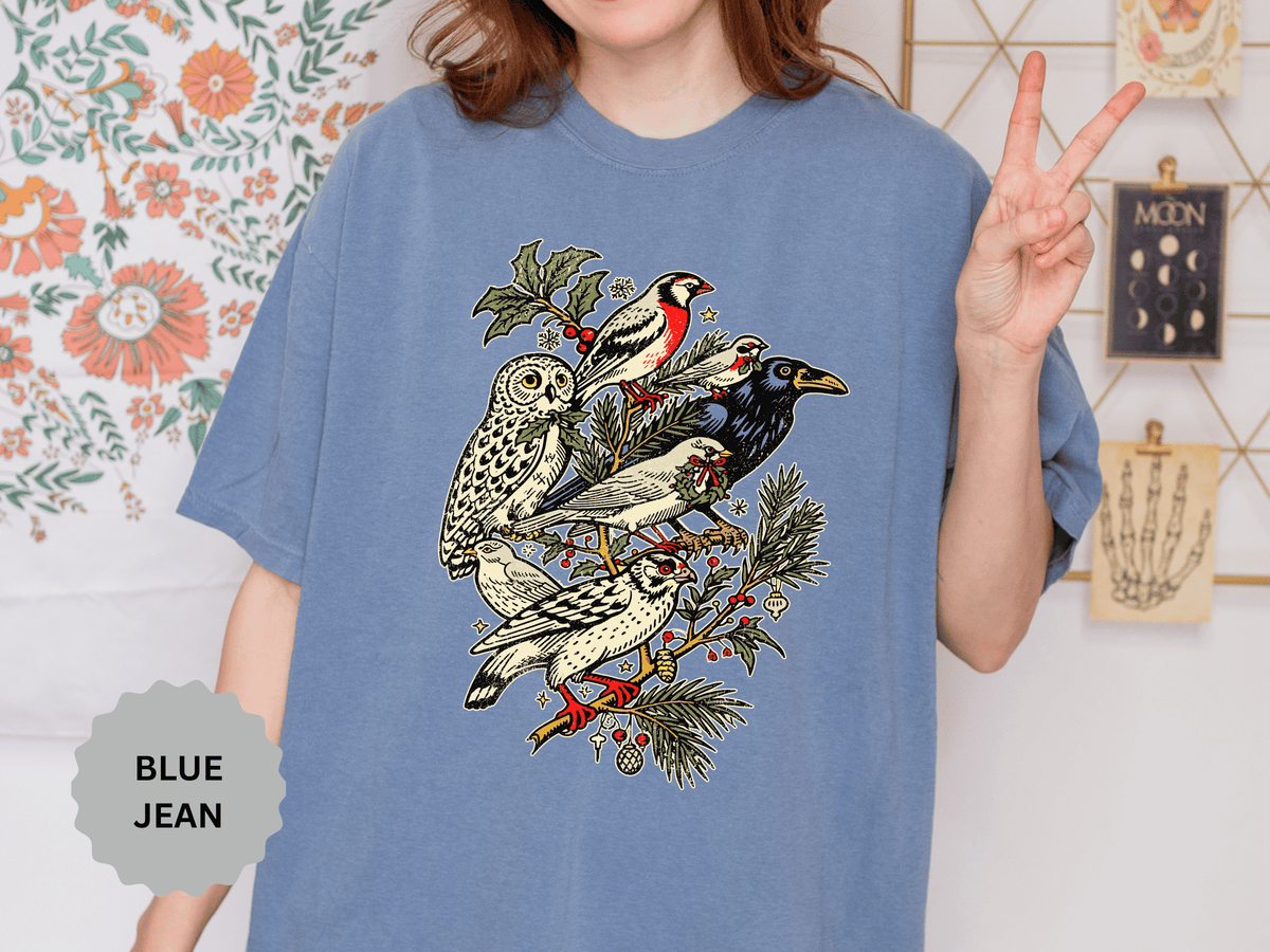 Winter Birds Graphic Shirt, Vintage Woodland T-Shirt for Bird Lovers, Festive Nature Tee, Cozy Christmas Gift for Birdwatchers and Moms