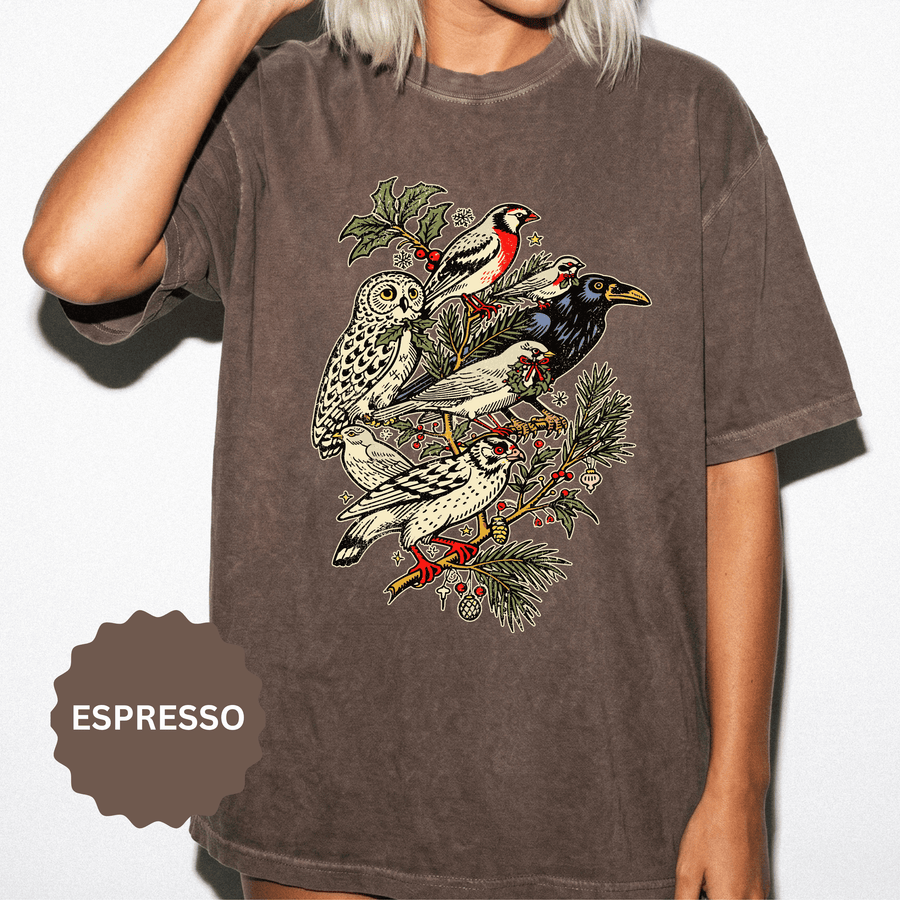 Winter Birds Graphic Shirt, Vintage Woodland T-Shirt for Bird Lovers, Festive Nature Tee, Cozy Christmas Gift for Birdwatchers and Moms