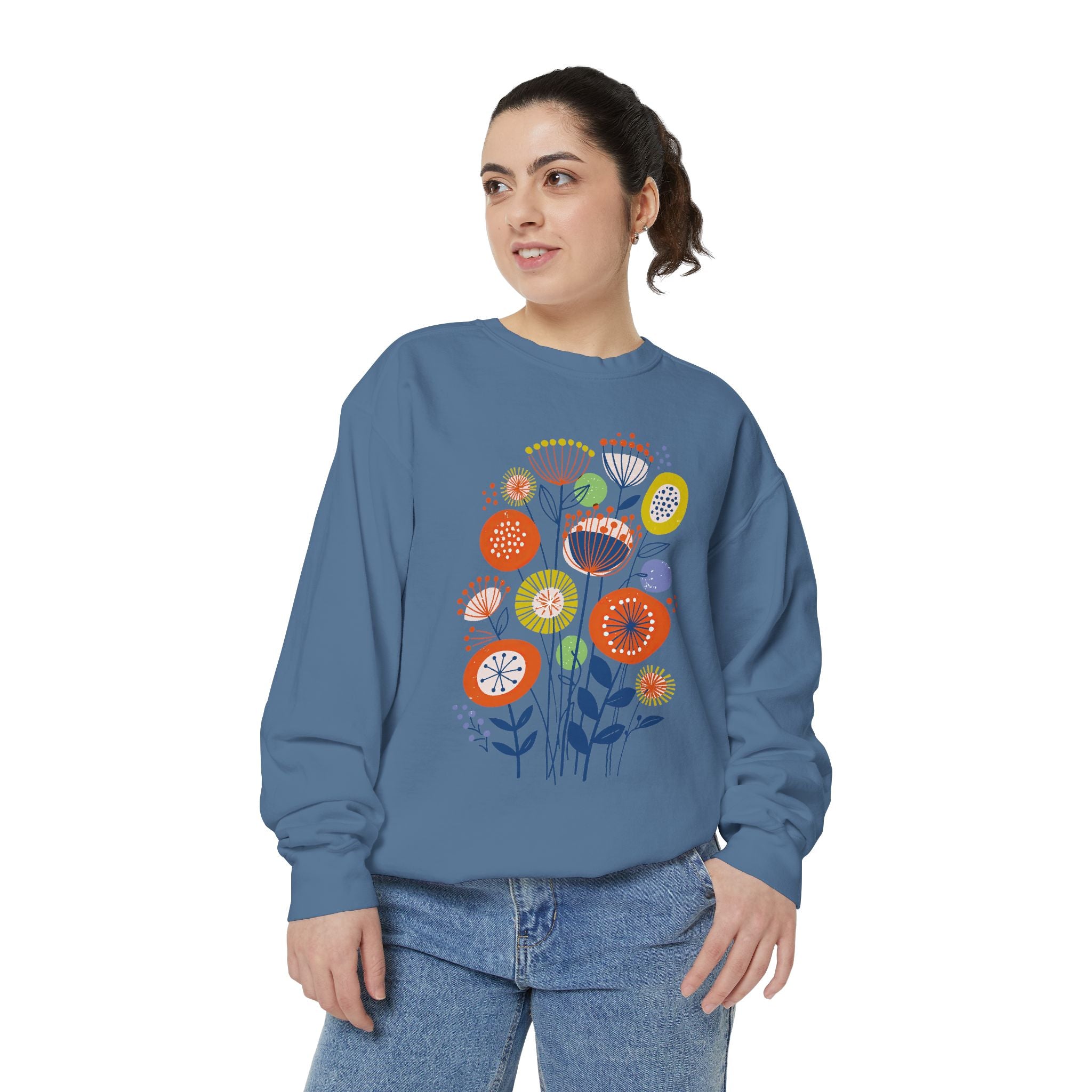 Retro Floral Graphic Sweatshirt, Colorful Botanical Pullover for Flower Lovers, Mid Century Garden Top, Cheerful Nature Gift for Her