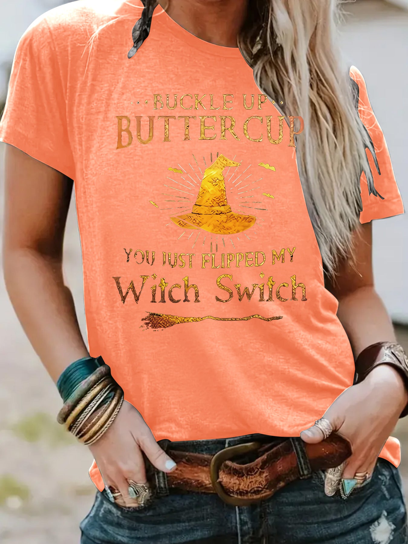 T-shirt Halloween letters and wizard hat