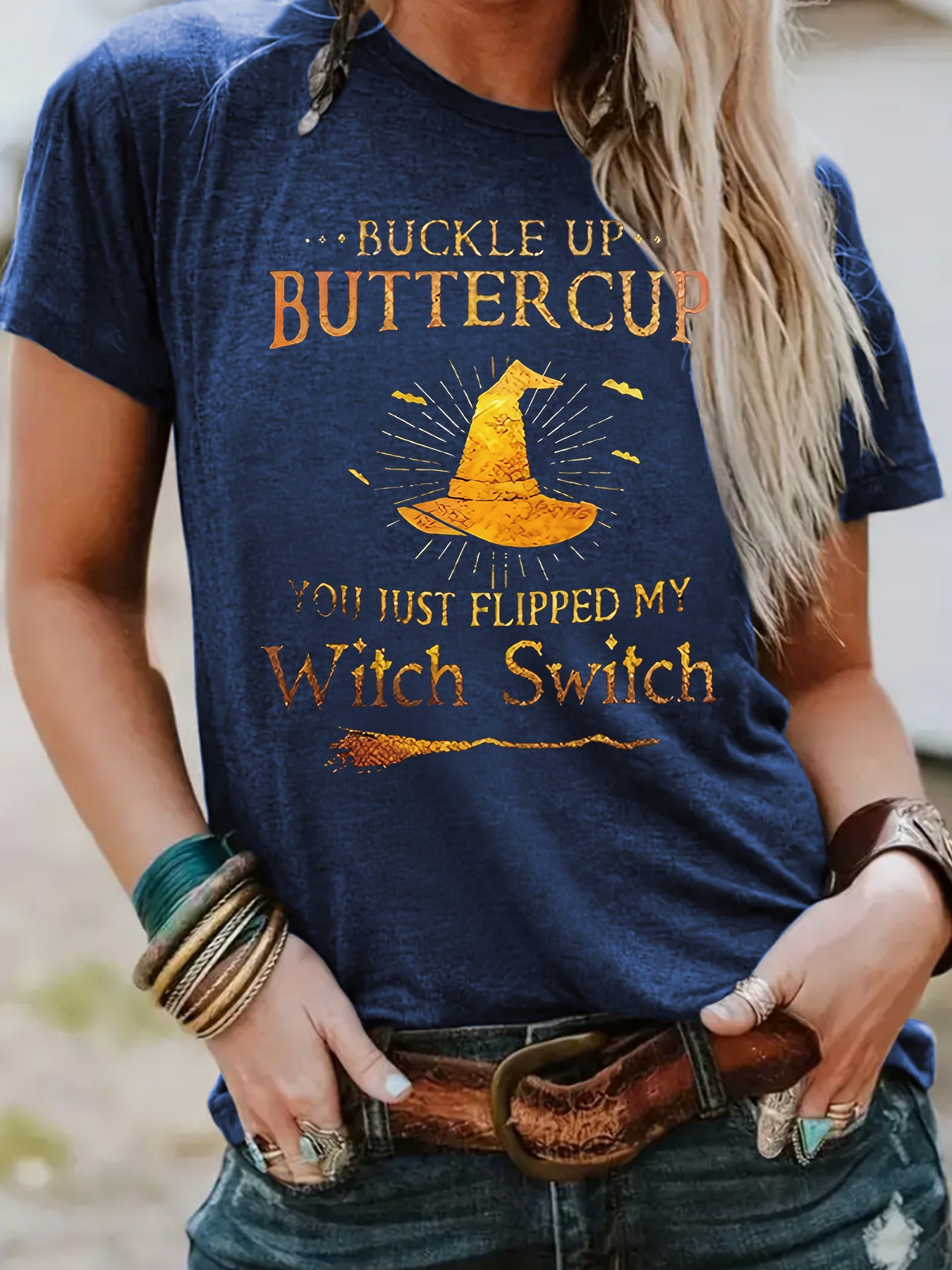 T-shirt Halloween letters and wizard hat