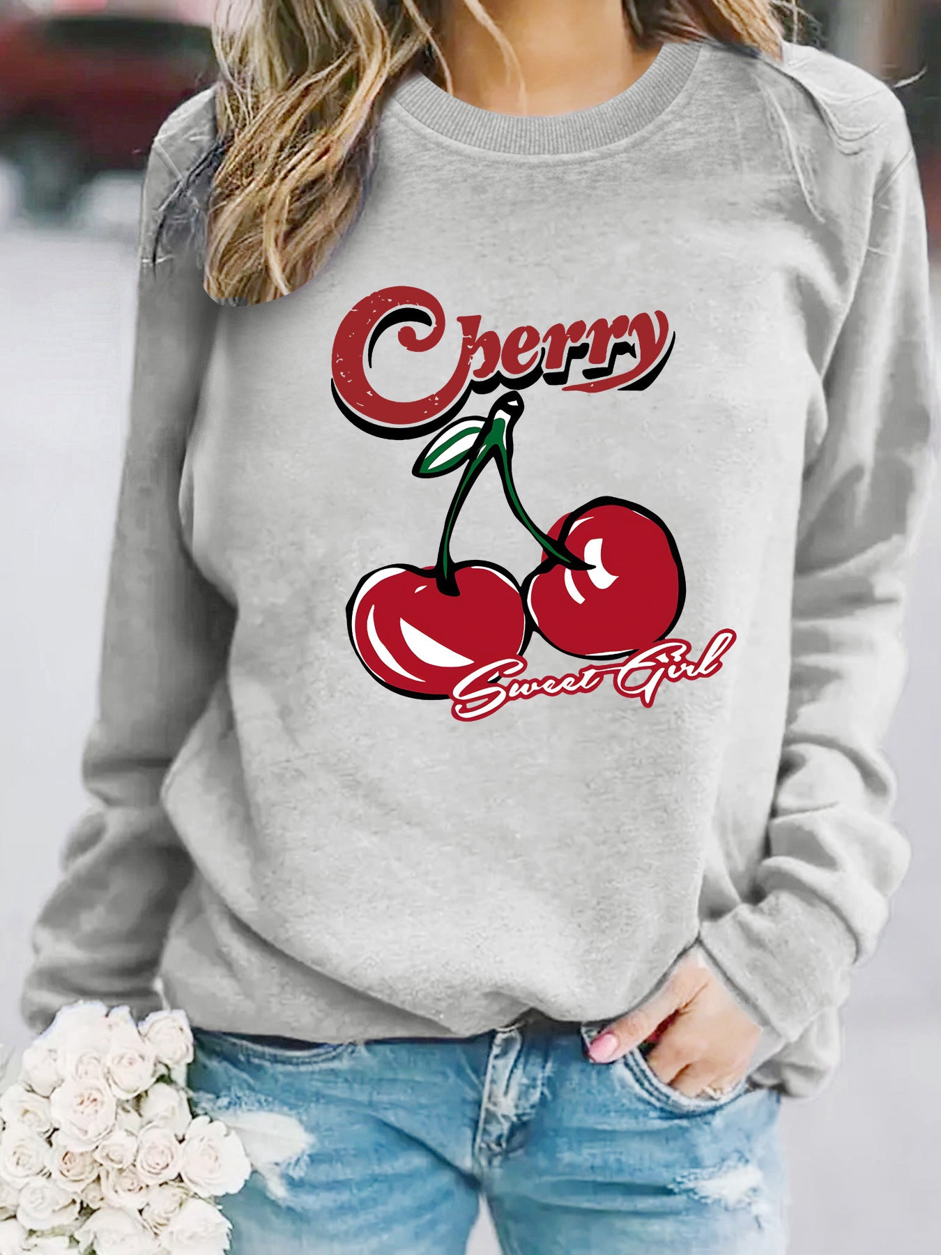 Long sleeved round neck pullover sweatshirt sweatshirt