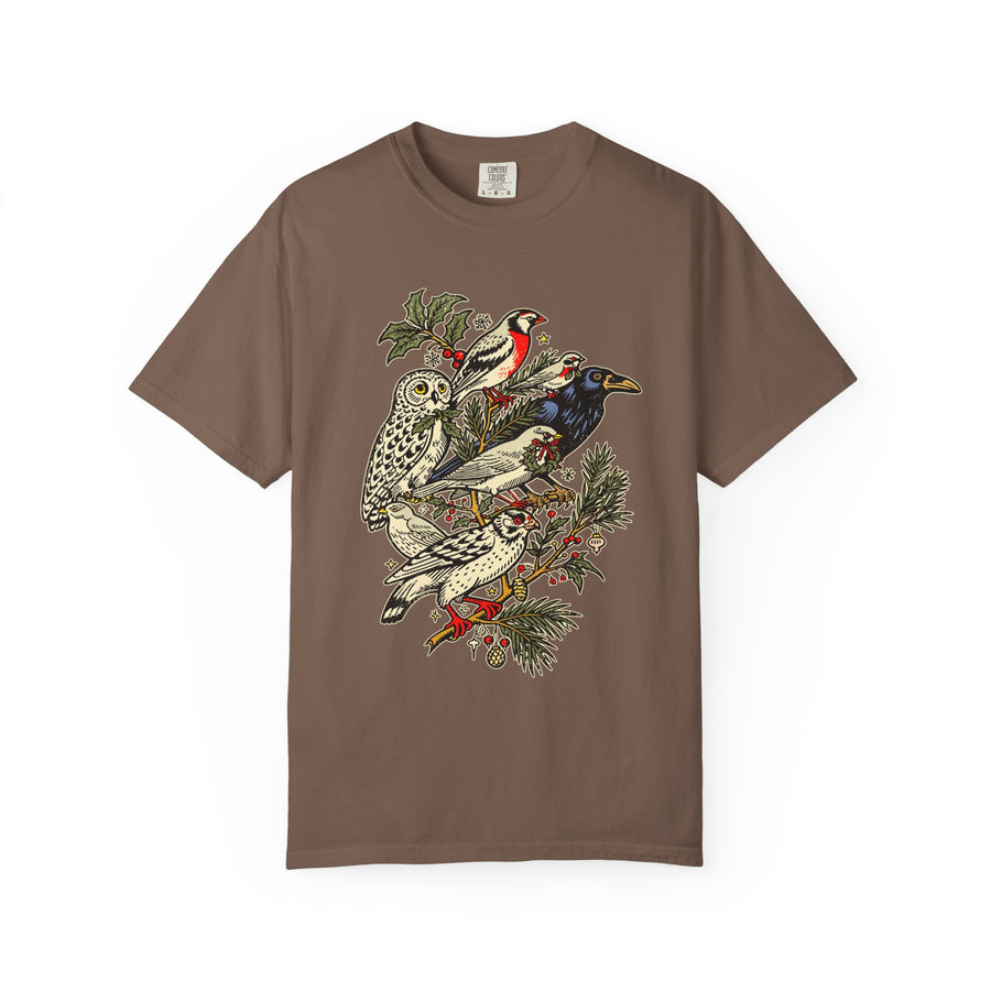 Winter Birds Graphic Shirt, Vintage Woodland T-Shirt for Bird Lovers, Festive Nature Tee, Cozy Christmas Gift for Birdwatchers and Moms