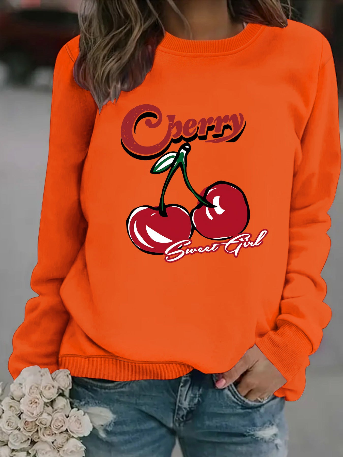 Long sleeved round neck pullover sweatshirt sweatshirt