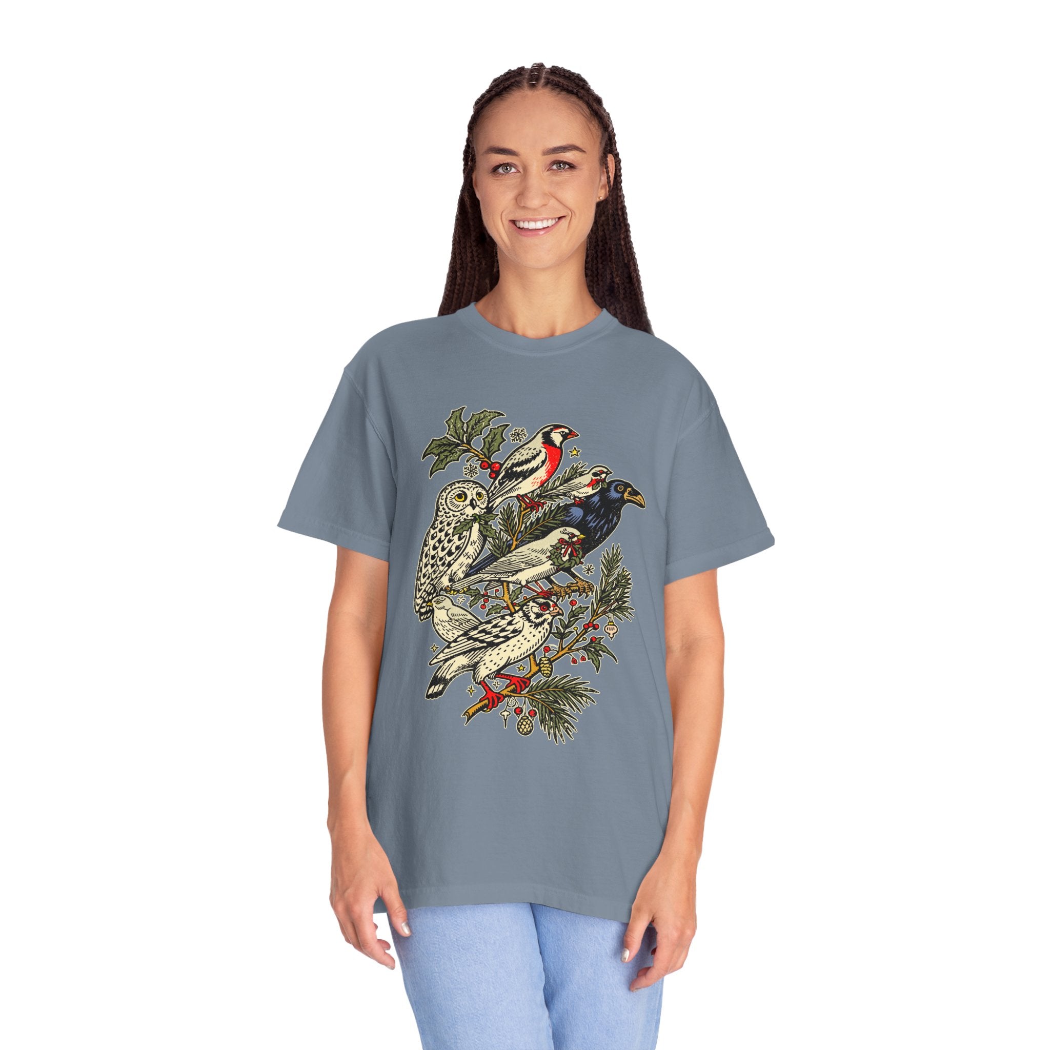 Winter Birds Graphic Shirt, Vintage Woodland T-Shirt for Bird Lovers, Festive Nature Tee, Cozy Christmas Gift for Birdwatchers and Moms