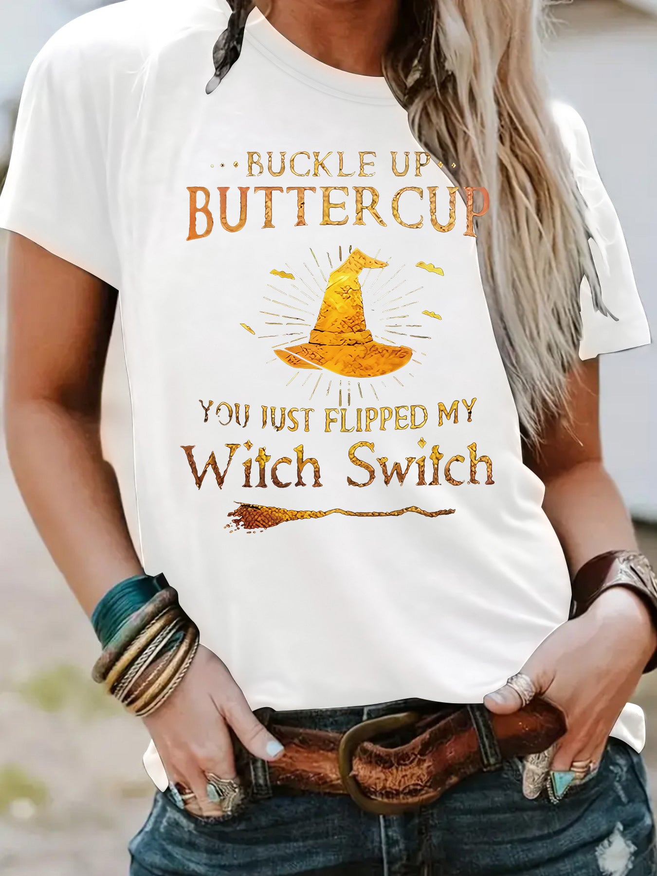 T-shirt Halloween letters and wizard hat