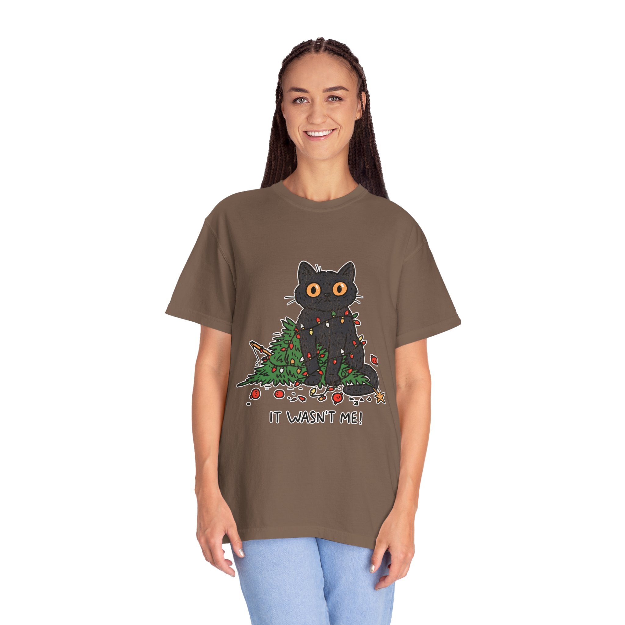 It Wasn't Me Black Cat Christmas Shirt, Funny Holiday T-Shirt, Mischievous Kitty Lights Tee, Gift for Cat Mom, Cat Dad, Christmas Party Top
