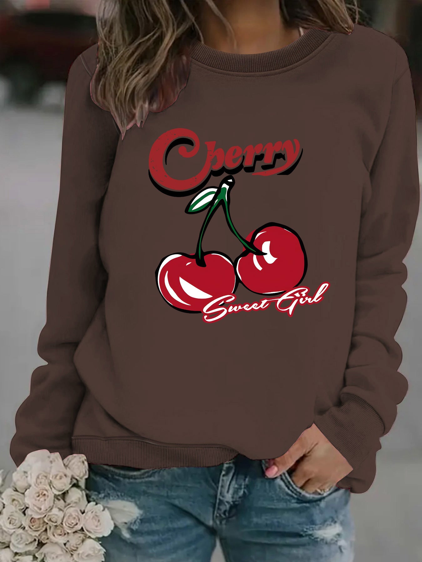 Long sleeved round neck pullover sweatshirt sweatshirt