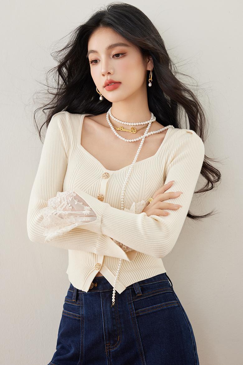 Fashionable  Heart-Necklace Lace Trim Knitted Sweater for Women Slim Fit Pullover