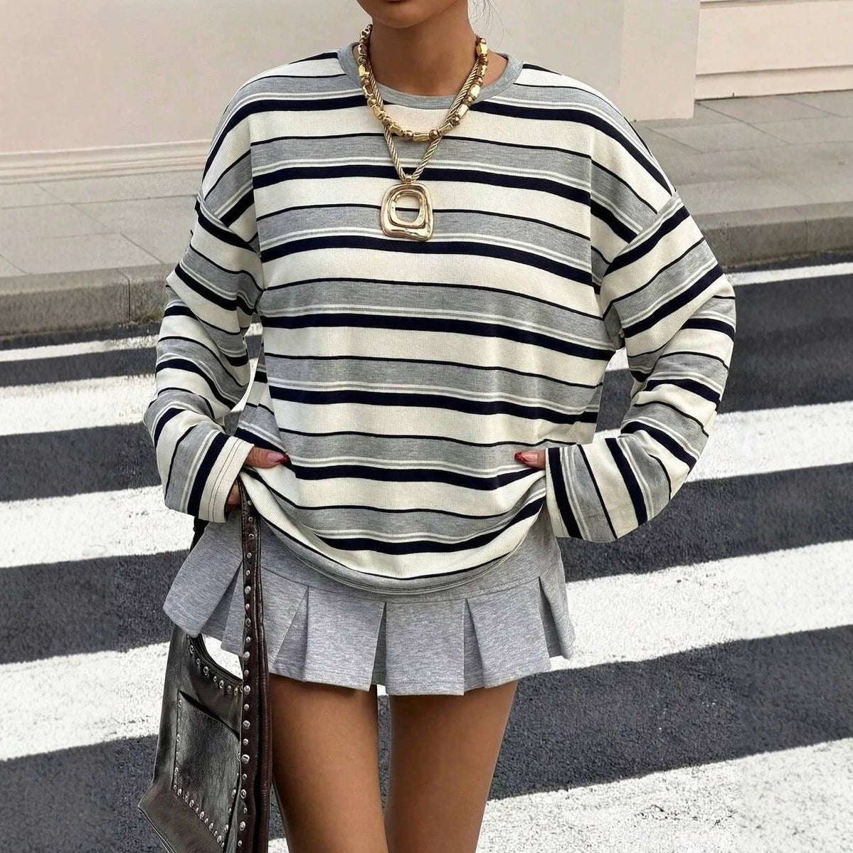 Round neck contrasting striped pullover loose sweatshirt