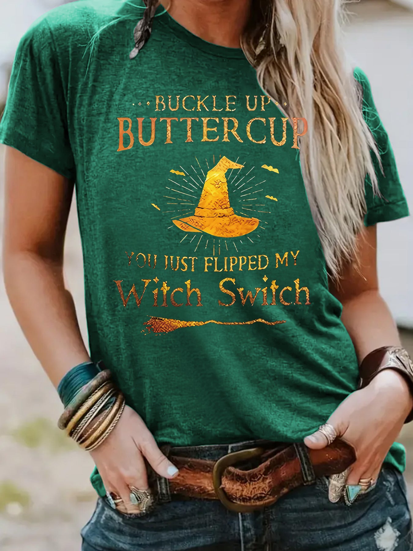 T-shirt Halloween letters and wizard hat