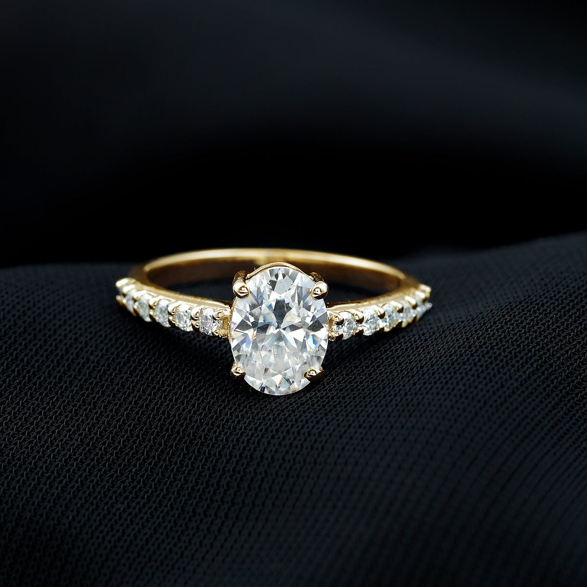 1 Carat Oval Shaped Lab Grown Diamond Engagement Ring with IGI Certificate