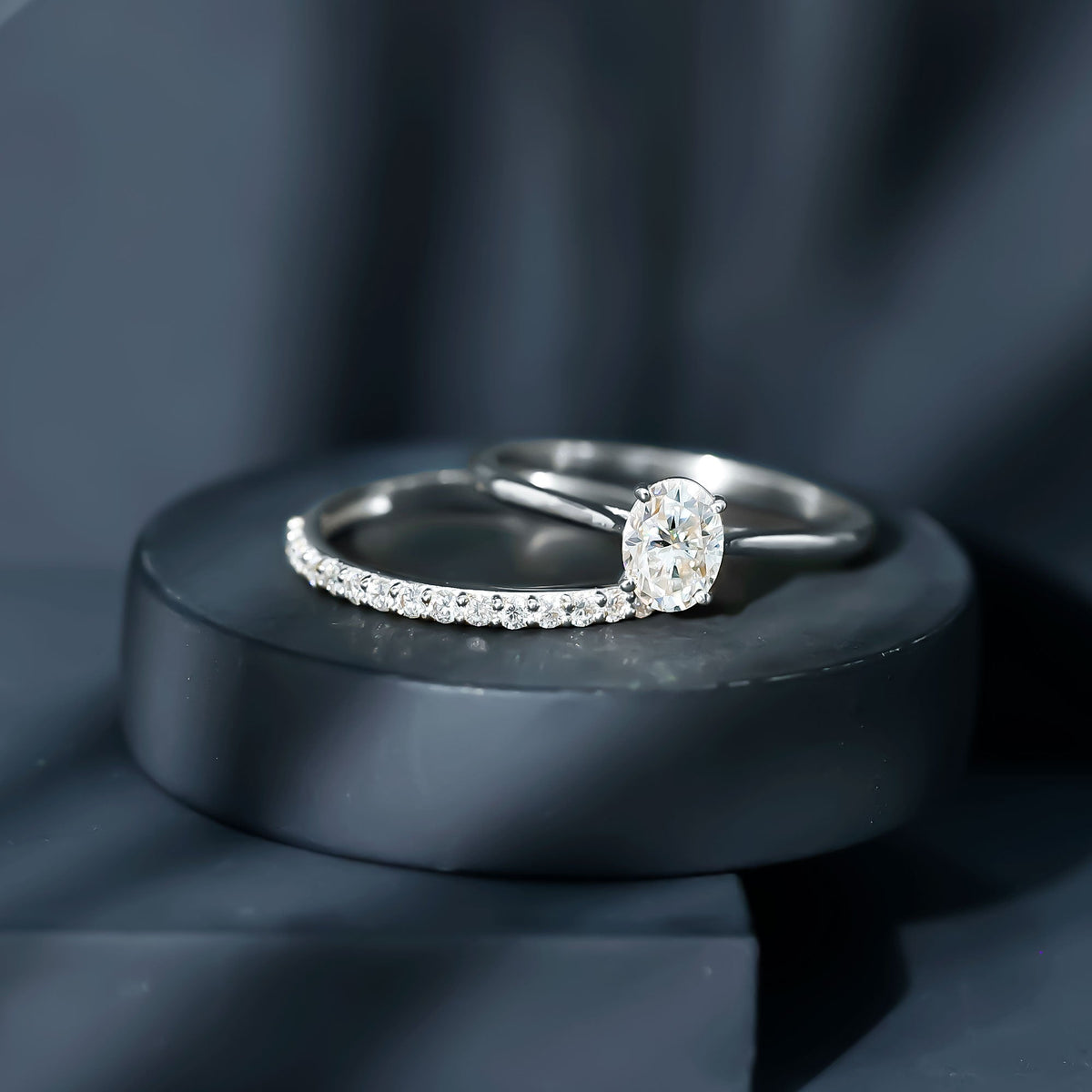 IGI Certified Lab Grown Diamond Oval Engagement Ring with Wedding Band