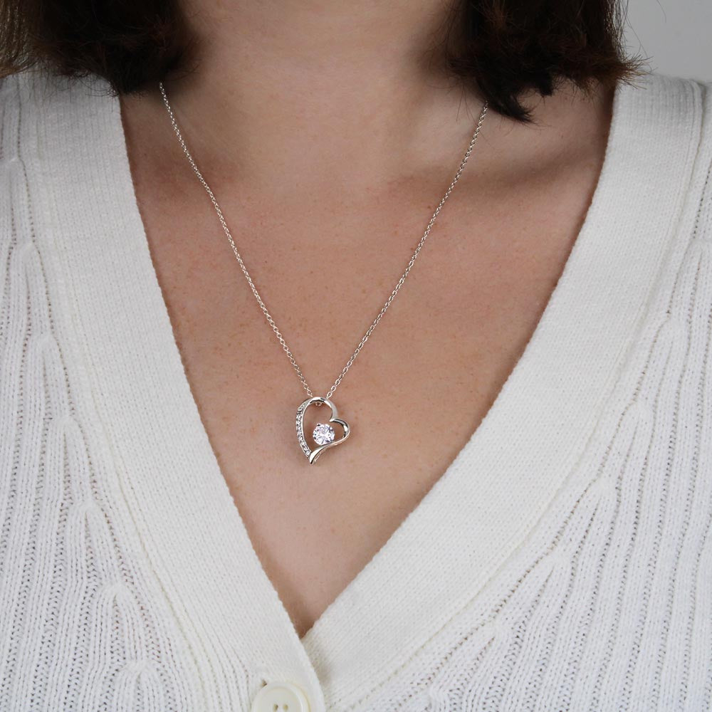 Forever Love Necklace – Classic Heart Pendant Gift