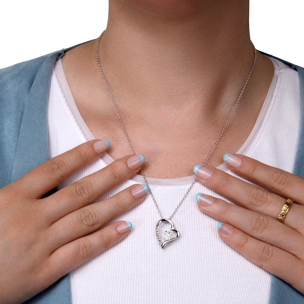 Forever Love Necklace – Classic Heart Pendant Gift